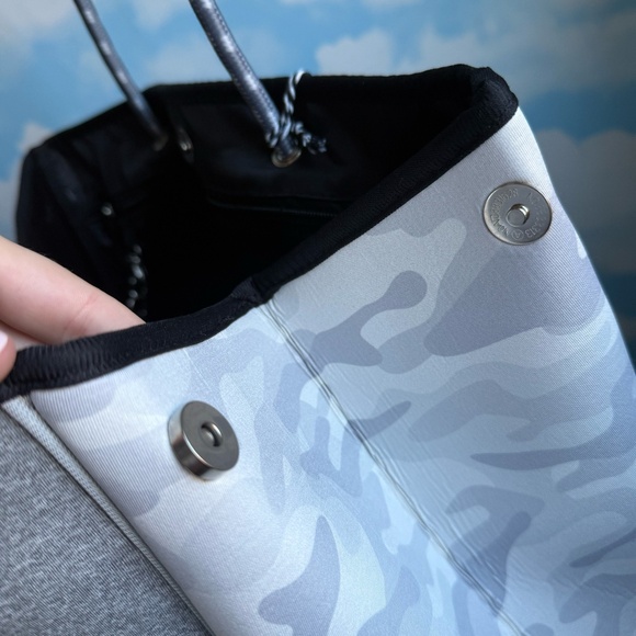 NWT VELERO Neoprene Tote Bag Washable - Picture 9 of 11